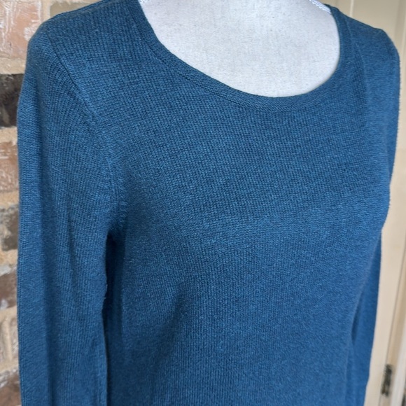 Teal Blue Long Sleeve Sweater Timeless Classic Crewneck Pullover Soft Knit Sz M - Picture 5 of 15